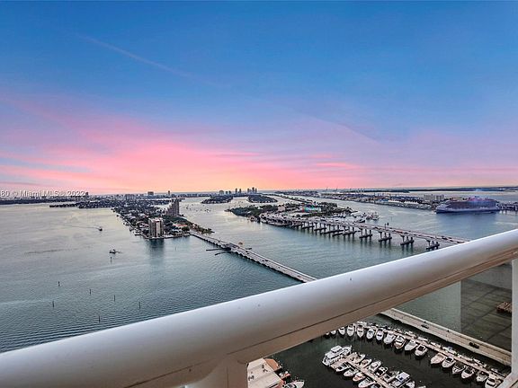 3rd image of 1717 N Bayshore Dr #Penthouse 4131/32