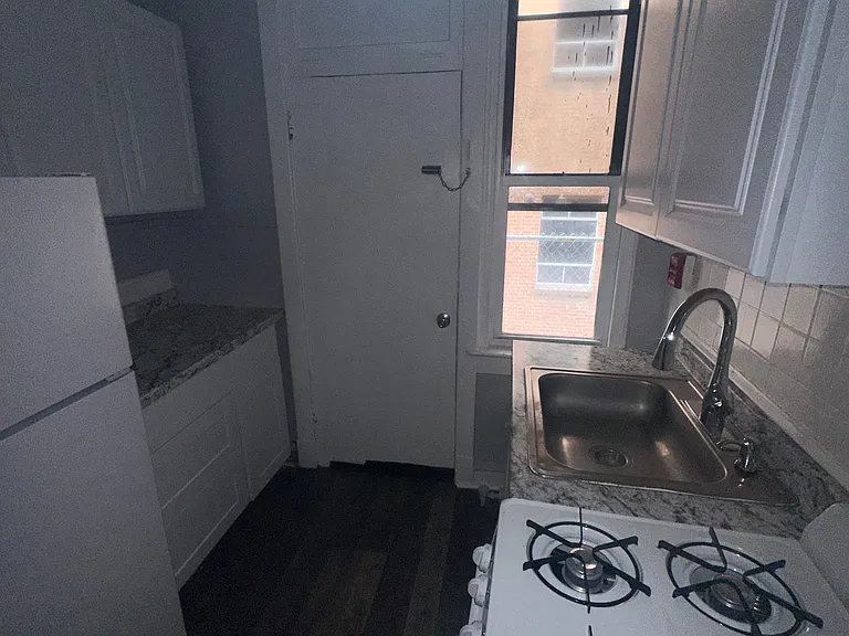 130-136 Garrett Rd #E402 — Photo 9