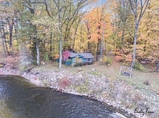 9550 E New River Dr, Howard City, MI 49329