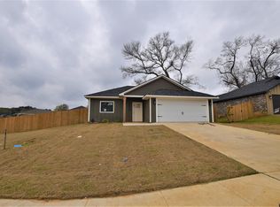 17209 Crossing Cir, Lindale, TX 75771