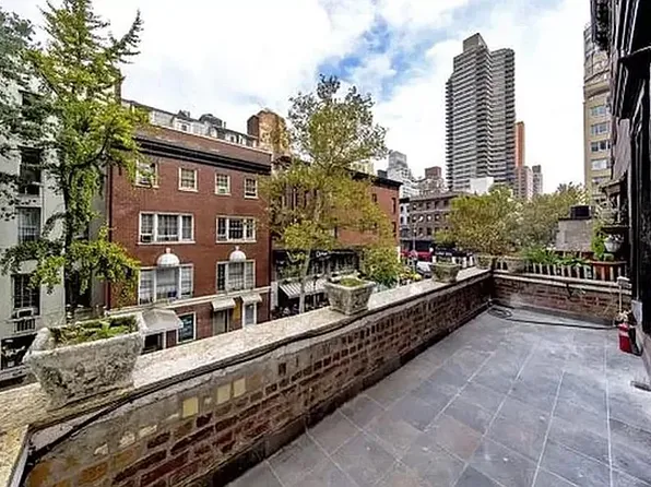 132 East 61st Street image 1 of 10