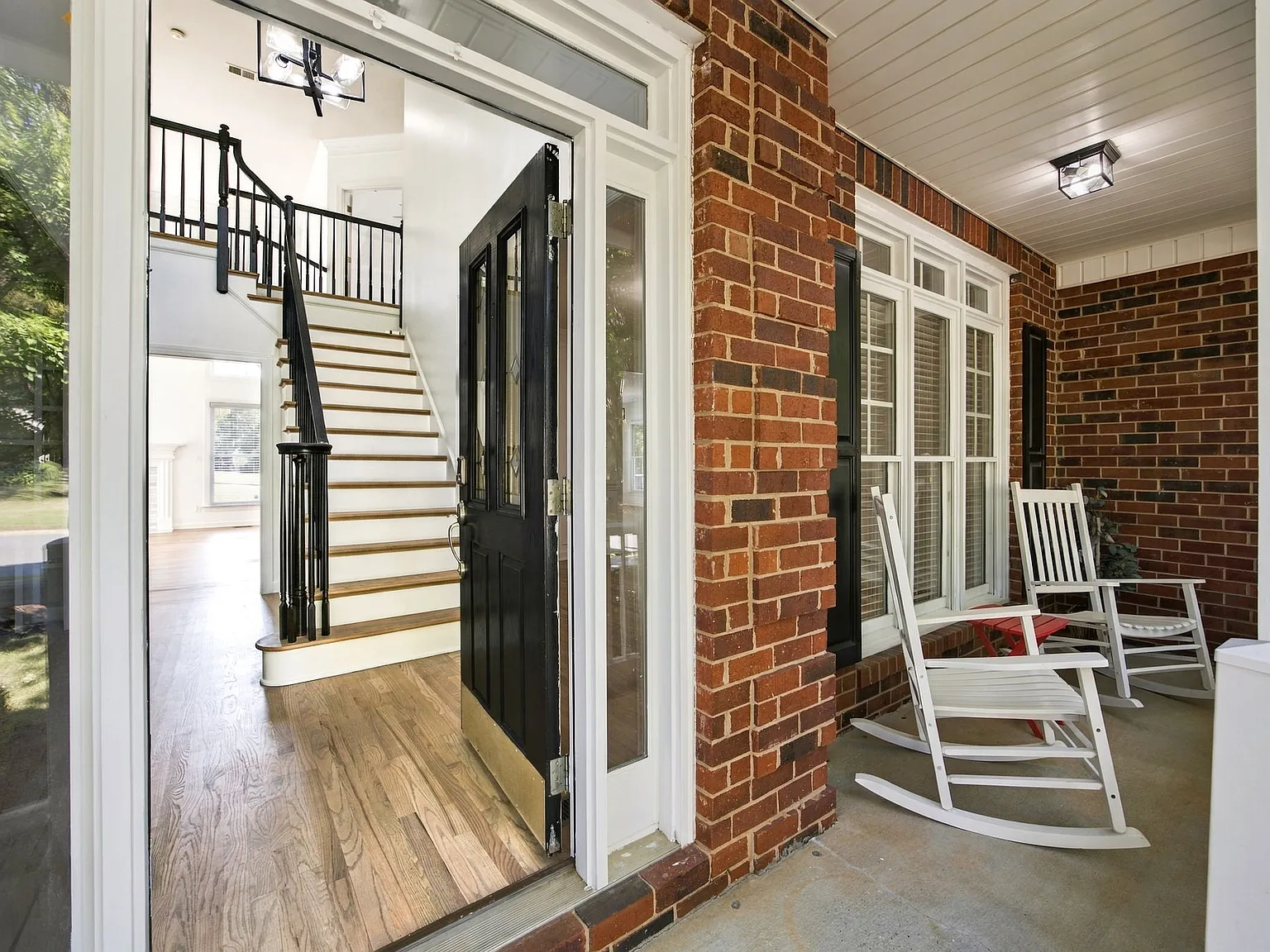 4 bed, 3169 sqft, $4,000 — Photo 2