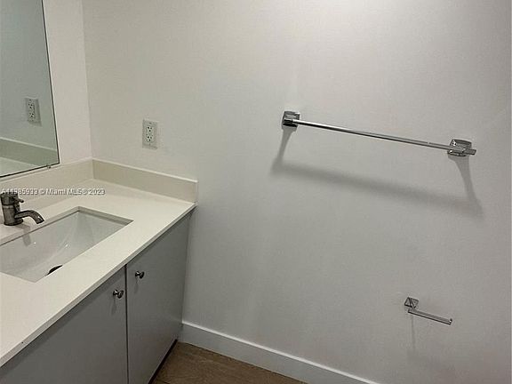 4th image of 1966 Biarritz Dr #2