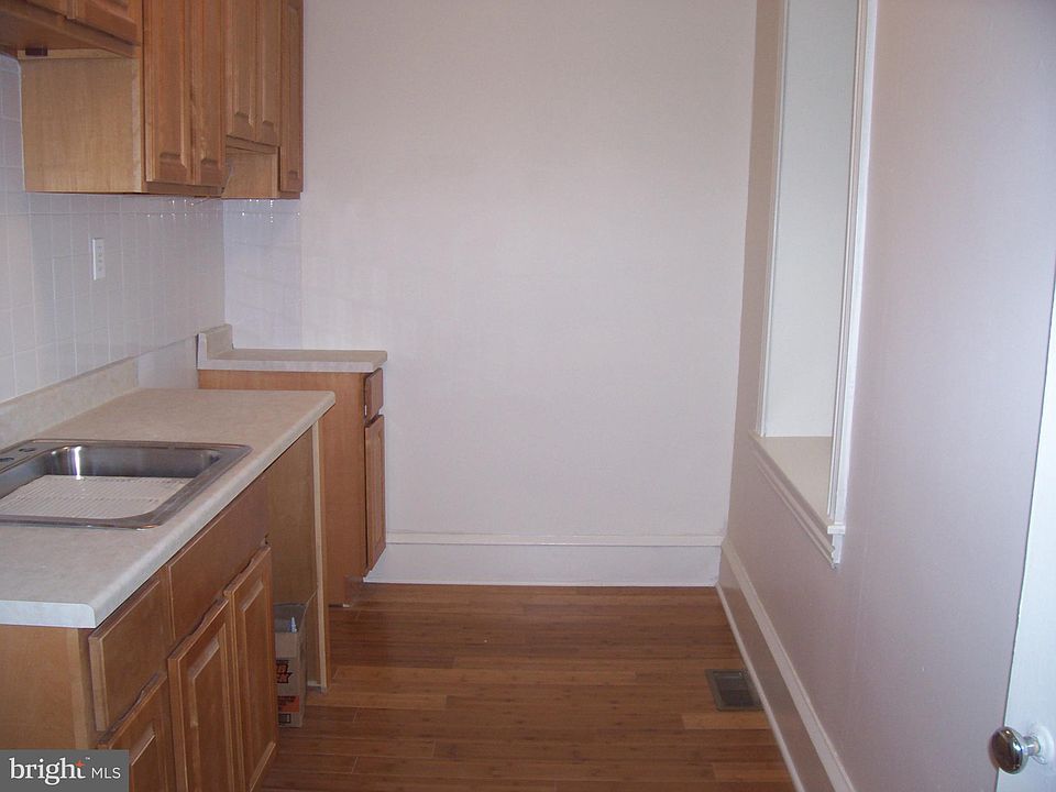 2nd image of 421 Lyceum Ave #1F