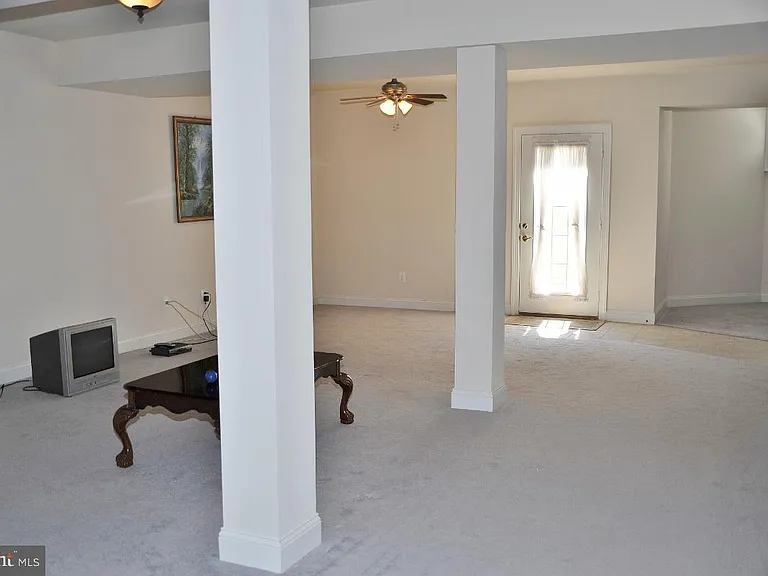 7582 Venture Dr — Photo 6