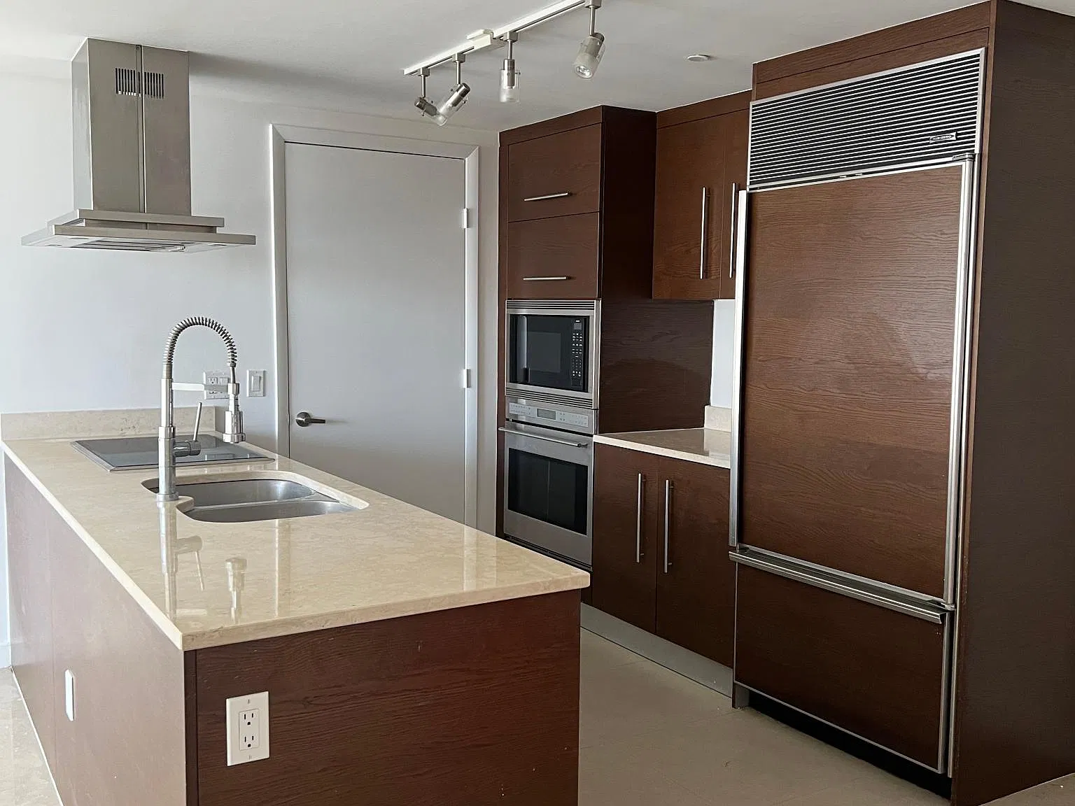 2 bed, 1255 sqft, $4,800 — Photo 2