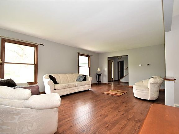 3rd image of 195 Woodland Dr