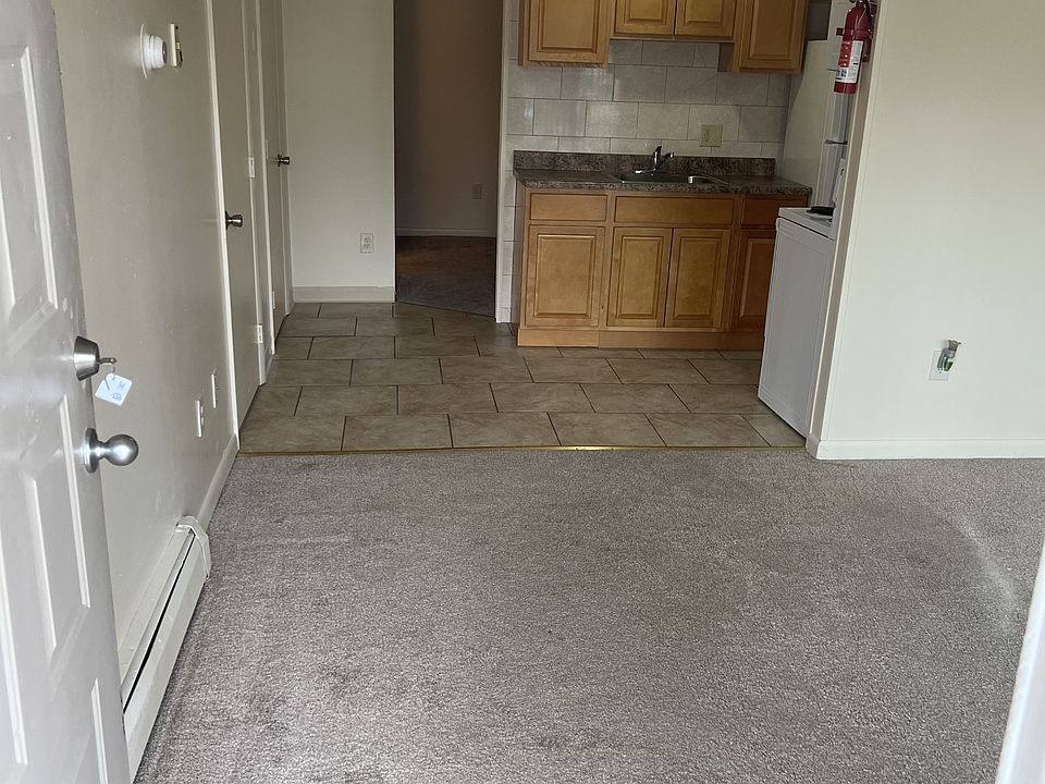 2nd image of 433 Willow St