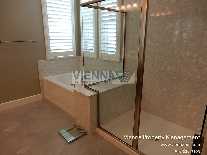 5635 Saratoga Cir — Photo 17