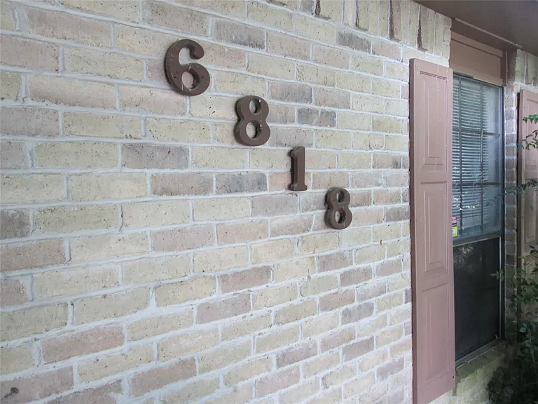 6818 Glenstein Dr — Photo 10