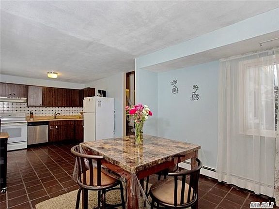 5th image of 16 Cody Ln
