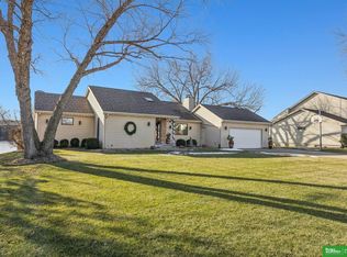 5244 Ventura Dr, Fremont, NE 68025