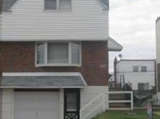 2539 Maxwell St, Philadelphia, PA 19152