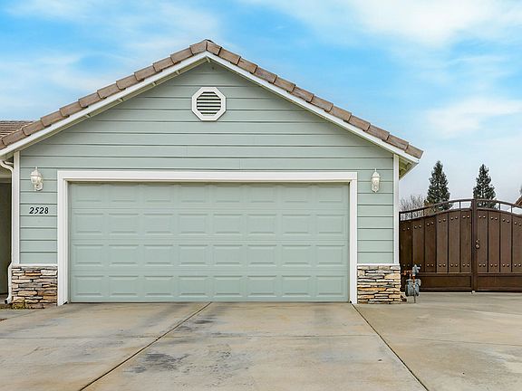 4th image of 2528 E Beech Court