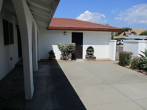 3rd image of 295 Daphne Dr