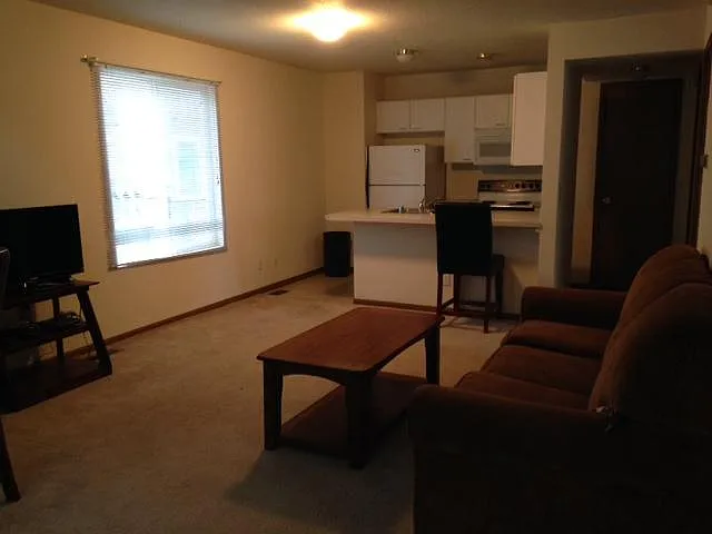 California Apartments — Photo 6