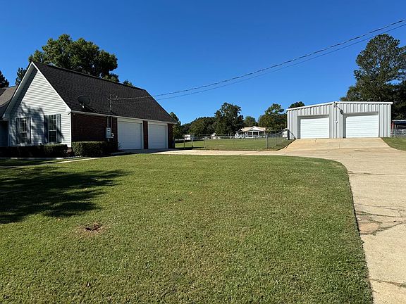5th image of 429 Jackson Cir