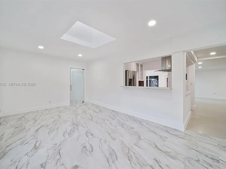 1102 NE 117th St — Photo 4