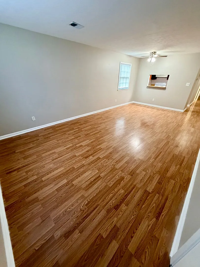 Newly Renovated Spacious 1 Bed in Amazing Location — Photo 4