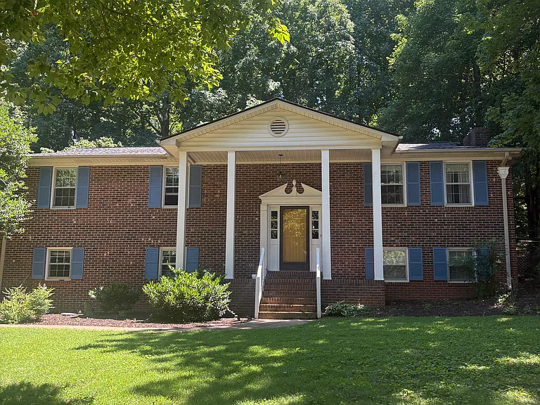 8 Laconia Dr — Photo 1