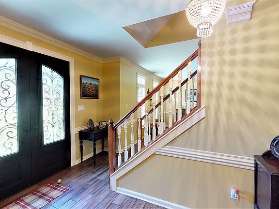 4th image of 8584 Deerfield Ln