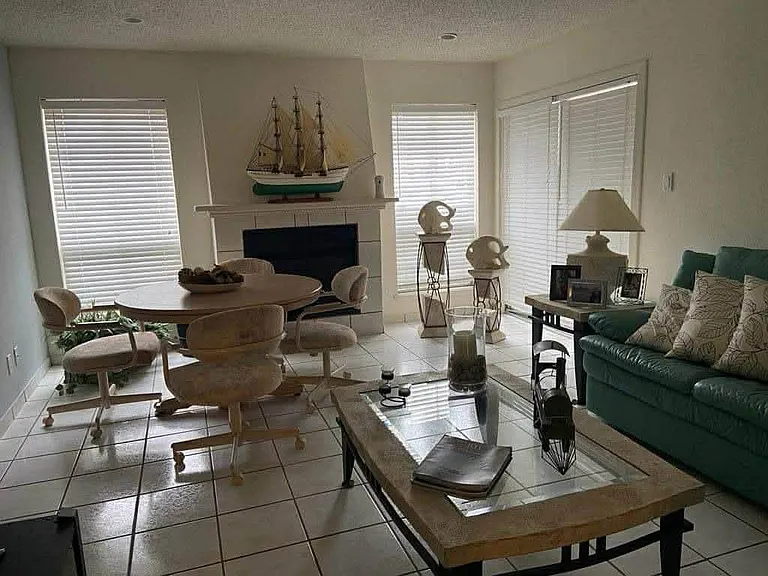 3500 Carmen Ave #405 — Photo 2