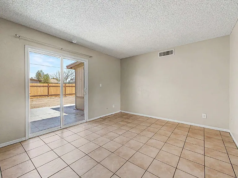 2521 N 49th Ave — Photo 11