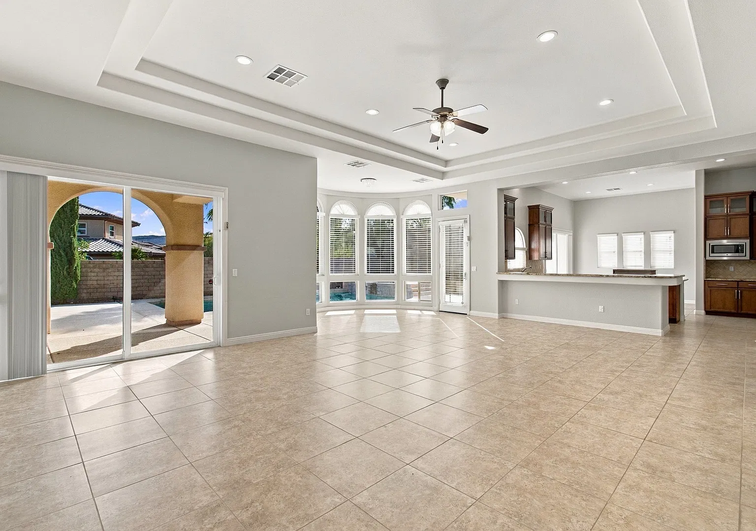 3 bed, 3017 sqft, $6,200 — Photo 4