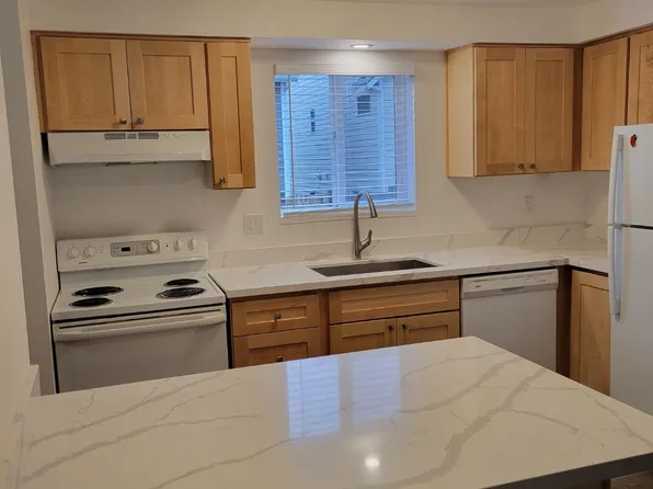 12402 Gibson Rd APT 5, Everett, WA 98204