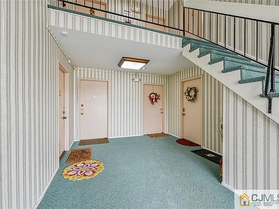 4th image of 410 Sharon Garden Ct #410