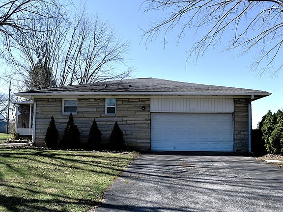 3rd image of 45 Meadow Vue Court North Dr