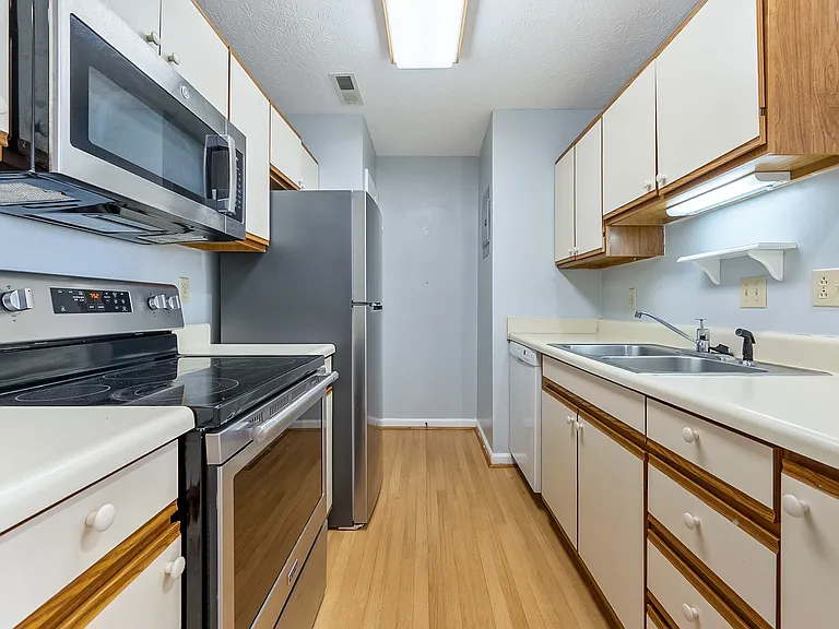 1300 Cedar Ridge Dr #K — Photo 3
