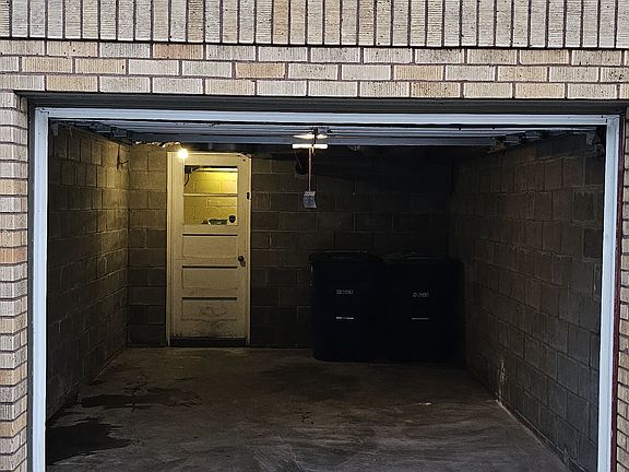 5th image of 5057 Leavenworth St #2
