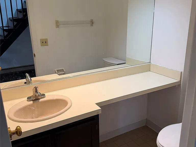 73 Cornwall Cir — Photo 10