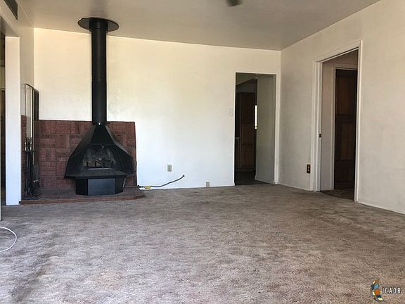 3rd image of 1543 W Orange Ave