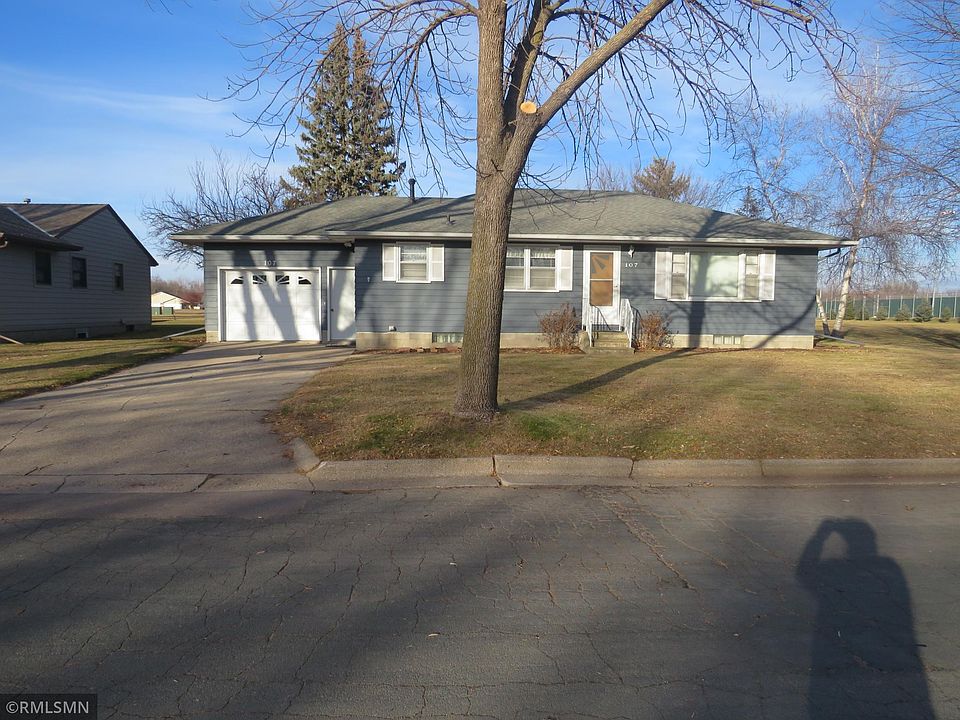 1st image of 107 E Douglas St