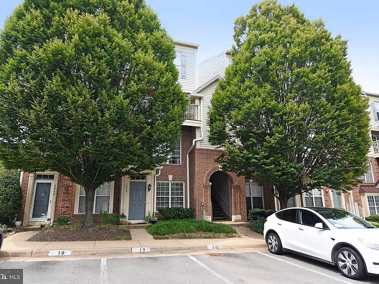 7056 Falls Reach Dr #301 — Photo 13