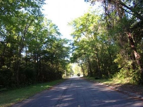 Exterior Neighborhood (street photo)