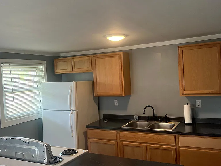 4500 Grand Central Ave #6 — Photo 3