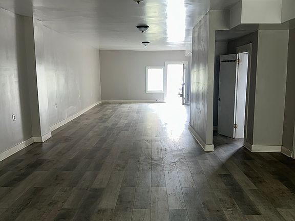 3rd image of 1904 Lamar Ave