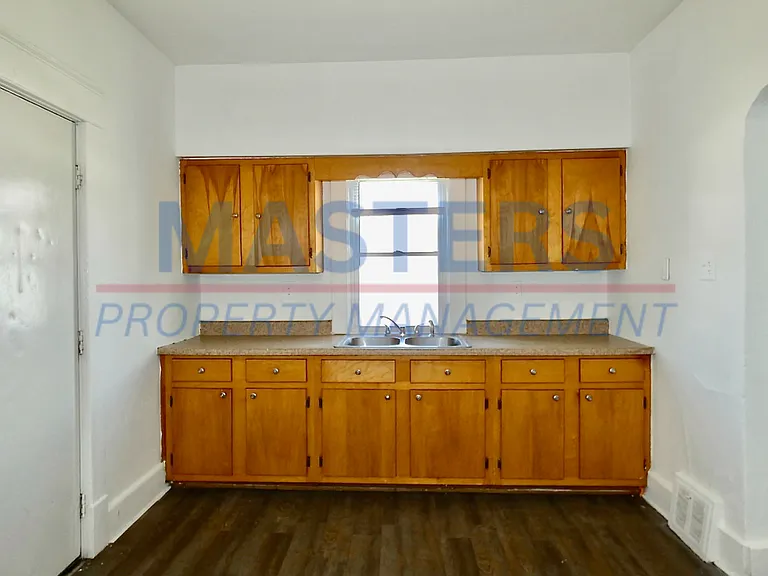 420 Everett St — Photo 16
