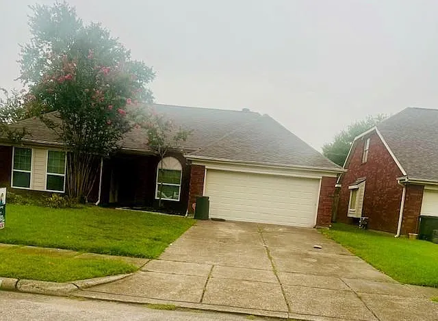 2203 Bisontine St — Photo 1