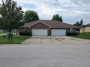 1197/1199 Robins Nest Hl, Mount Vernon, MO 65712