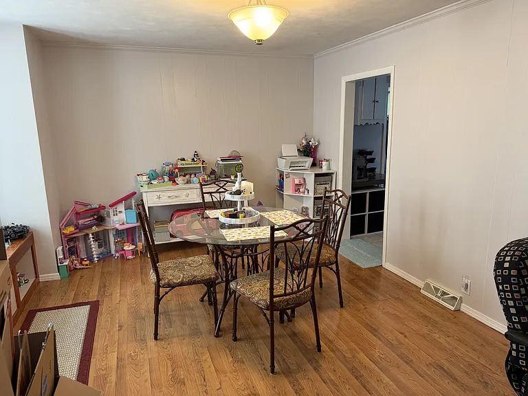 704 W Water St — Photo 8