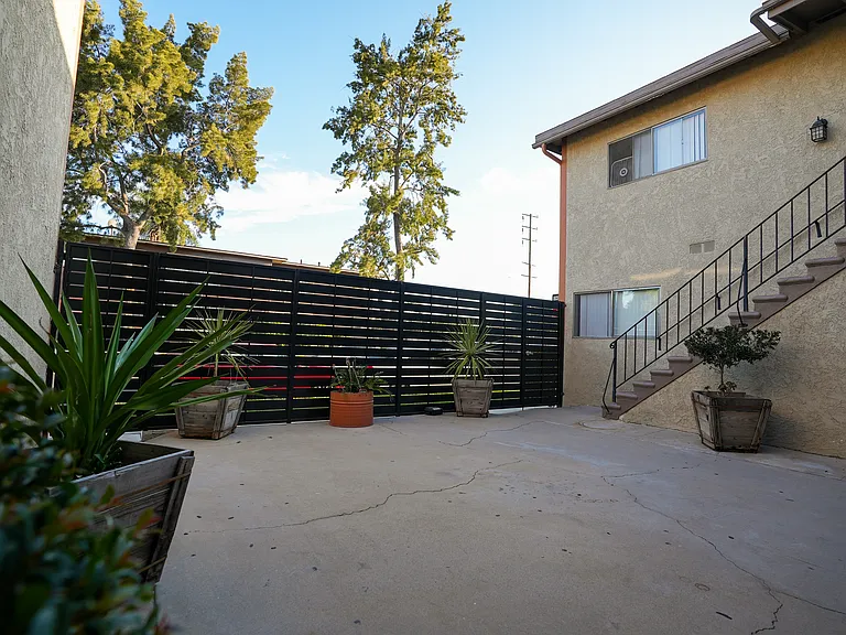 4500 N Lakewood Blvd — Photo 6