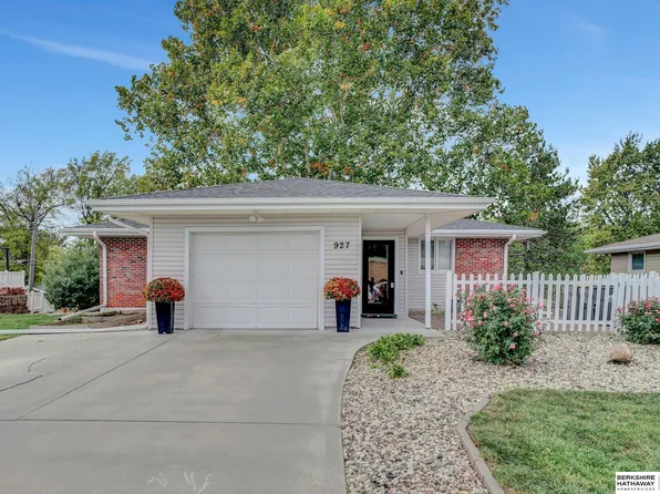 927 Carlos Dr, Lincoln, NE 68505