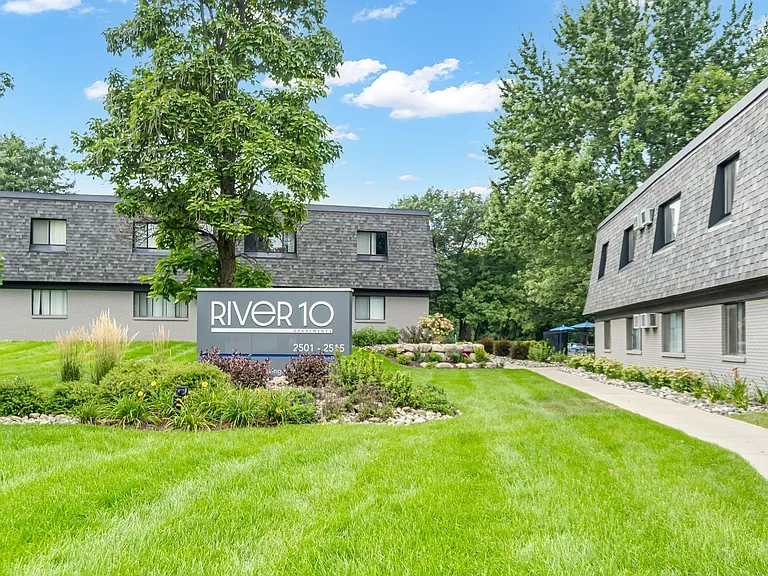 River 10 Apartments — Photo 41