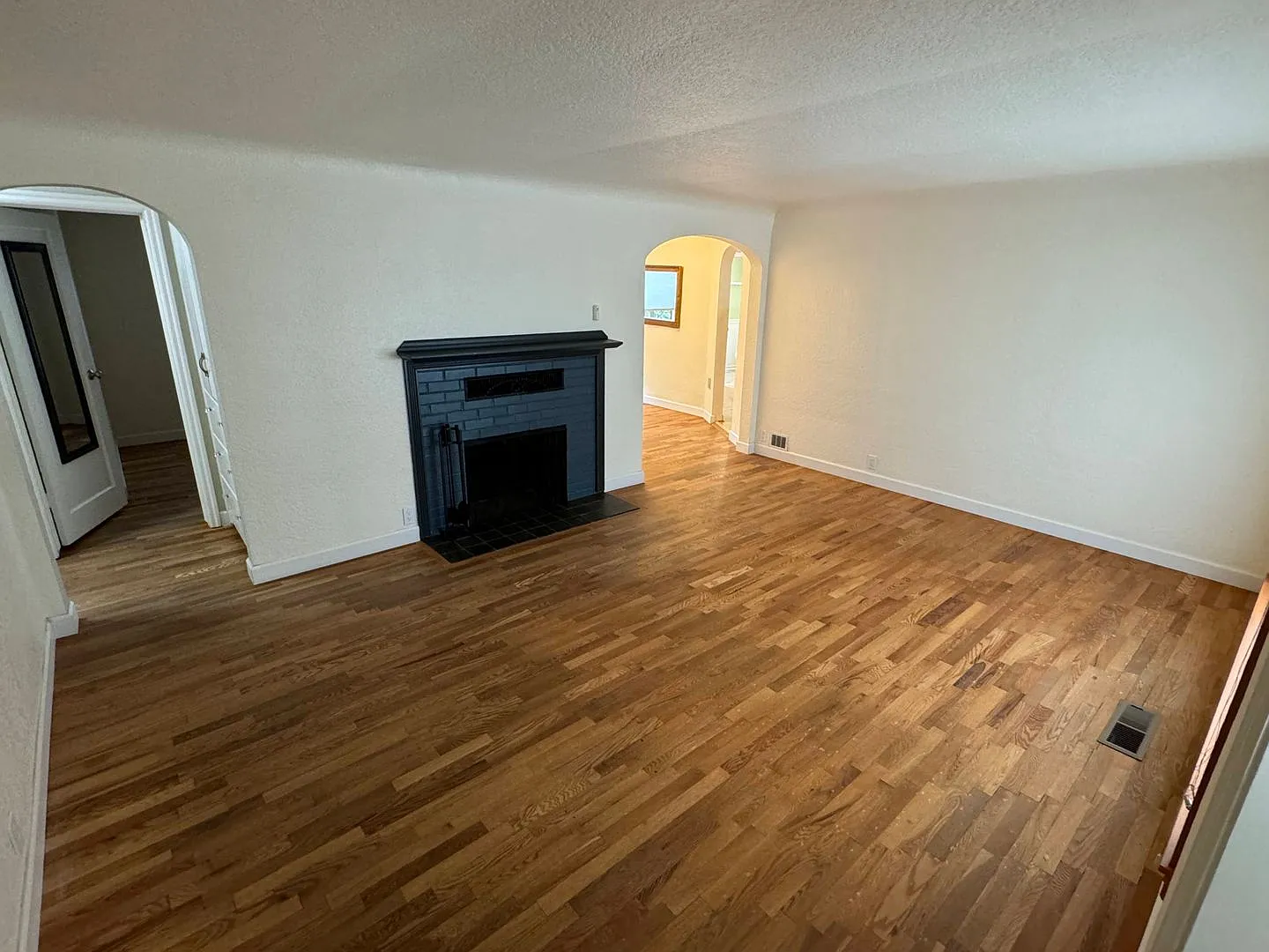 3 Bedroom 2 Bathroom House in SE Eugene — Photo 4