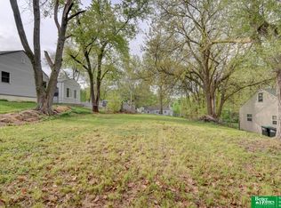 6611 Charles St, Omaha, NE 68132