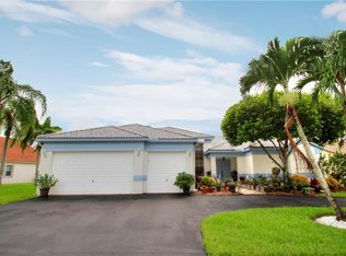 8862 Southern Orchard Rd, Fort Lauderdale, FL 33328